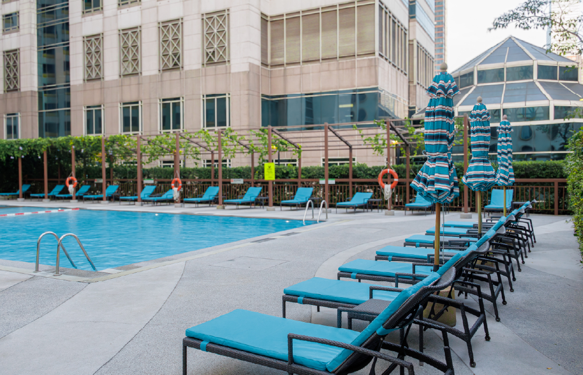 Hotel large pool_Holiday Inn Silom